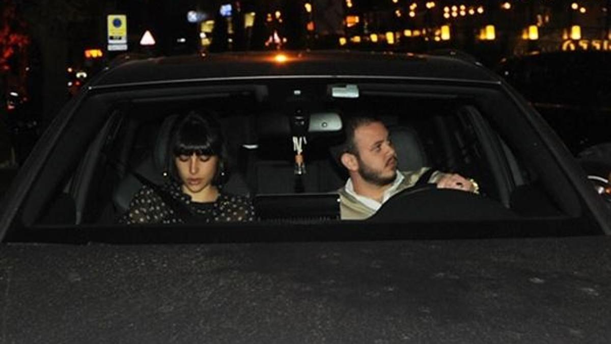 Zehra Çilingiroğlu ve sevgilisi flaşlar patlayınca kaçtı