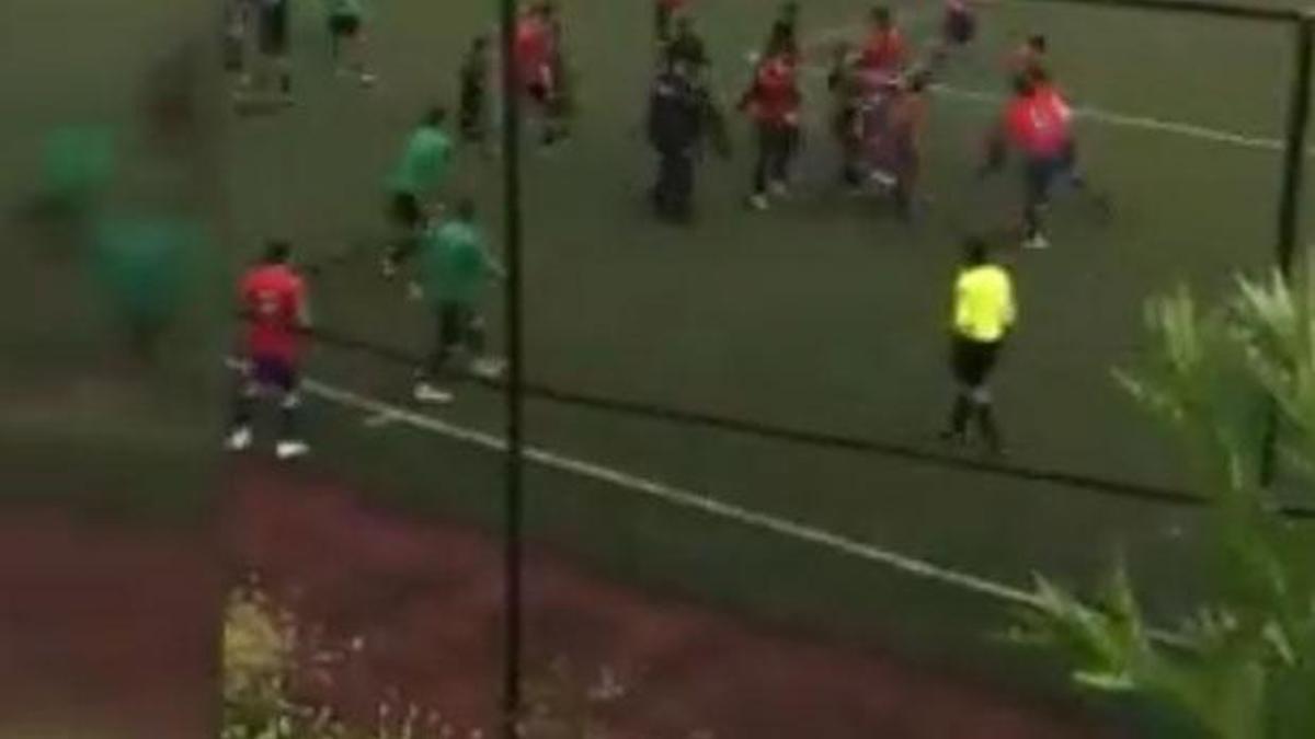 Sahada arbede çıktı! 15 kırmızı kart...