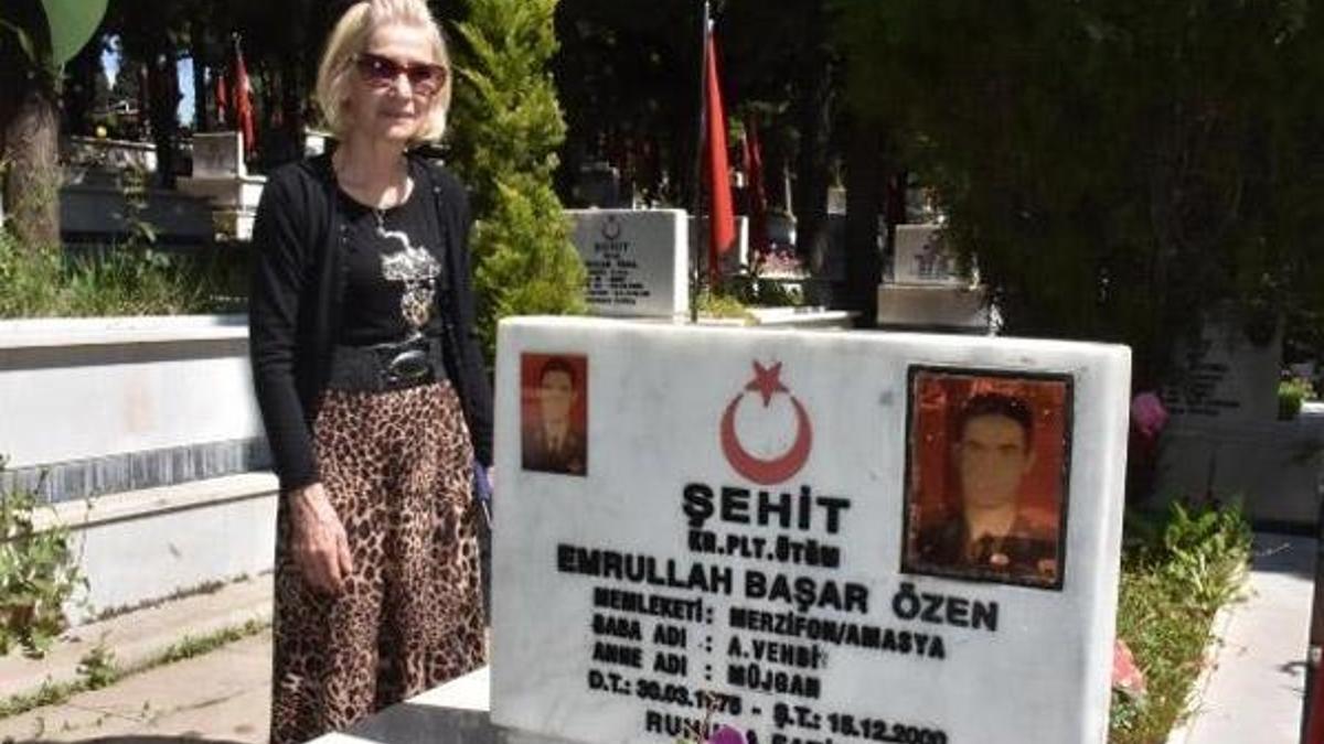 Anneler Günü'nde şehit oğullarının kabirlerini ziyaret ettiler