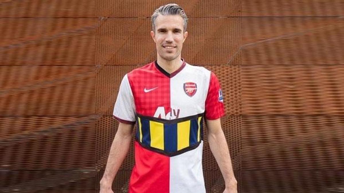 Van Persie'nin jübile formasında Fenerbahçe detayı