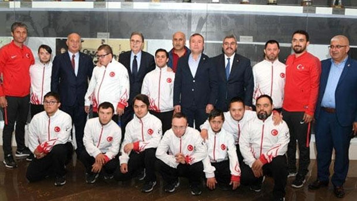 TFF Başkanı Hüsnü Güreli, Down Sendromlular Milli Takımı ile bir araya geldi