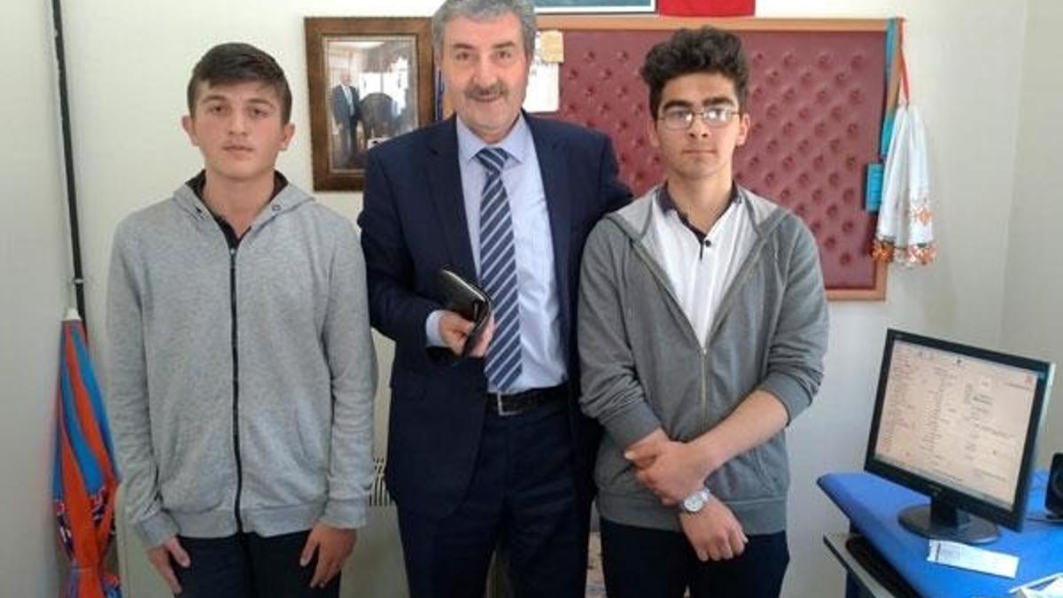 Ortaokul öğrencilerinden insanlık dersi