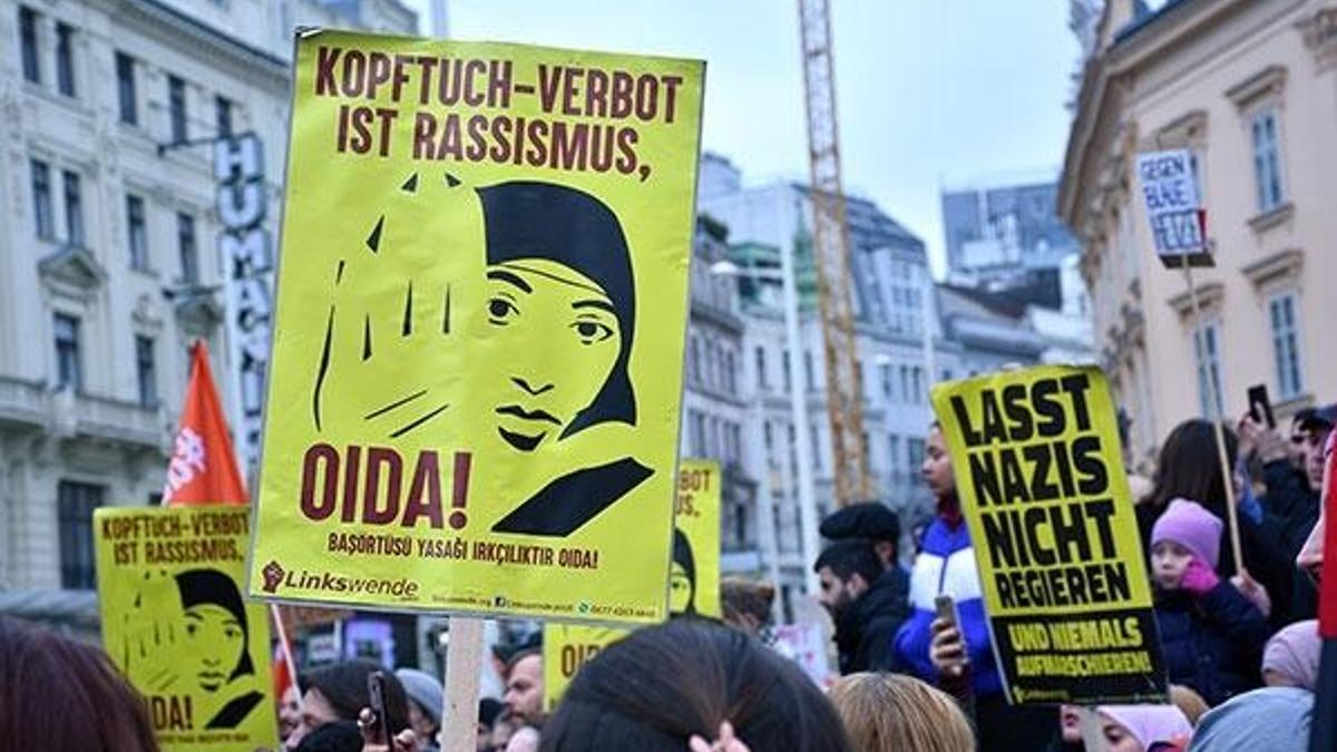 Avusturya’da ilkokullarda başörtüsü yasaklandı