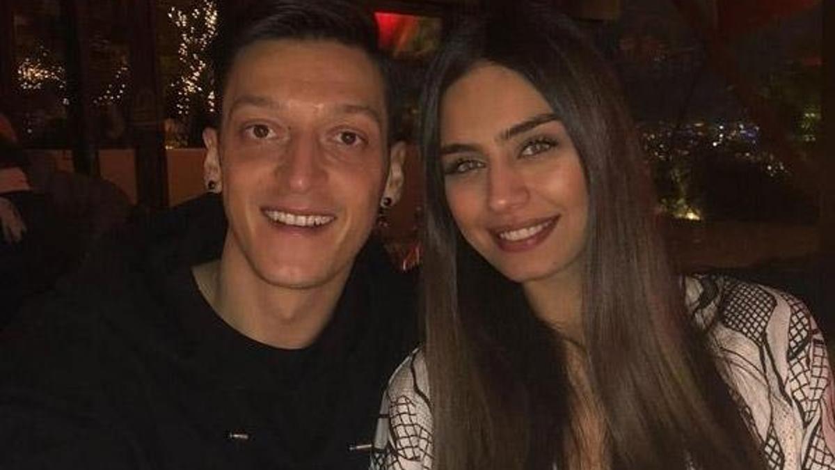 Mesut Özil ve Amine Gülşe imzayı attı!