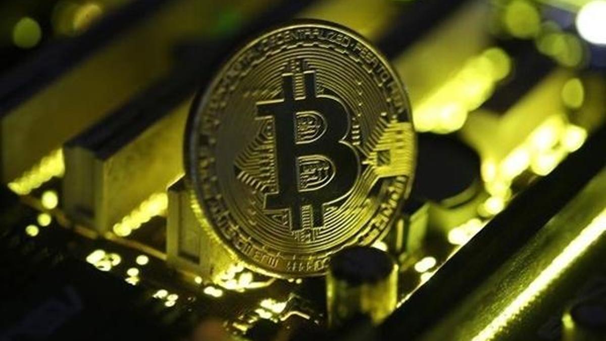 Bitcoin 7,500 doların altına indi