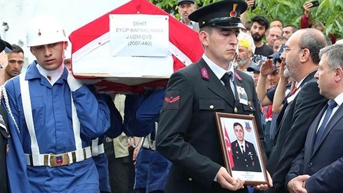 Şehit uzman çavuş gözyaşlarıyla son yolculuğuna uğurlandı
