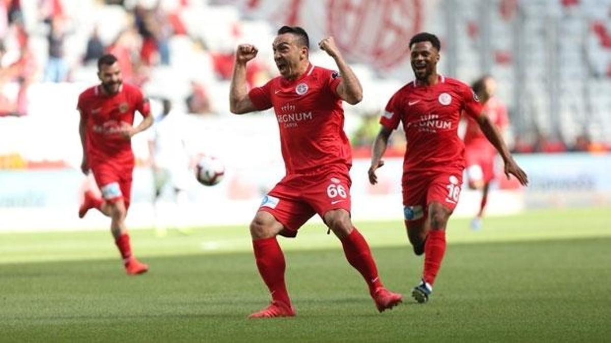 Mevlüt Erdinç son 6 maçta 7 gol attı