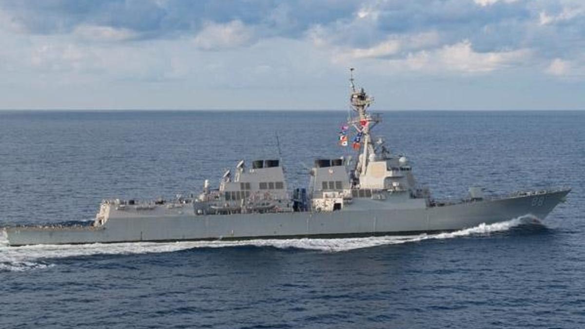 ABD destroyerinden Güney Çin Denizi'nde tartışma yaratacak geçiş