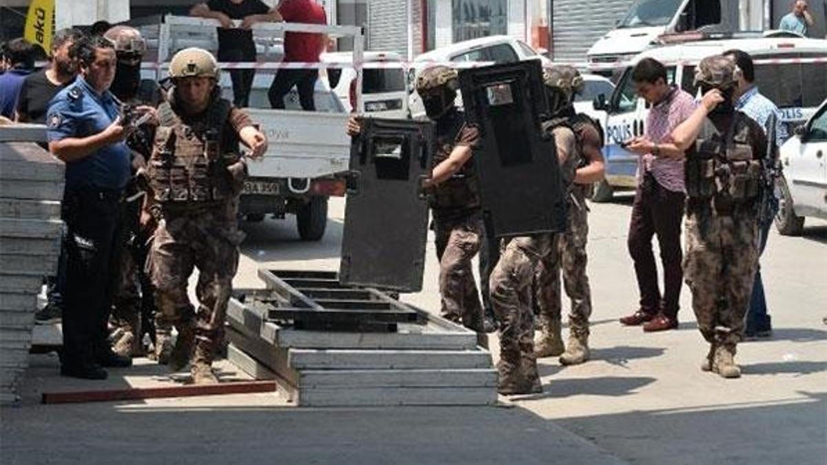 Bekçiyi rehin alan cezaevi firarisi, polis operasyona başlayınca intihar etti