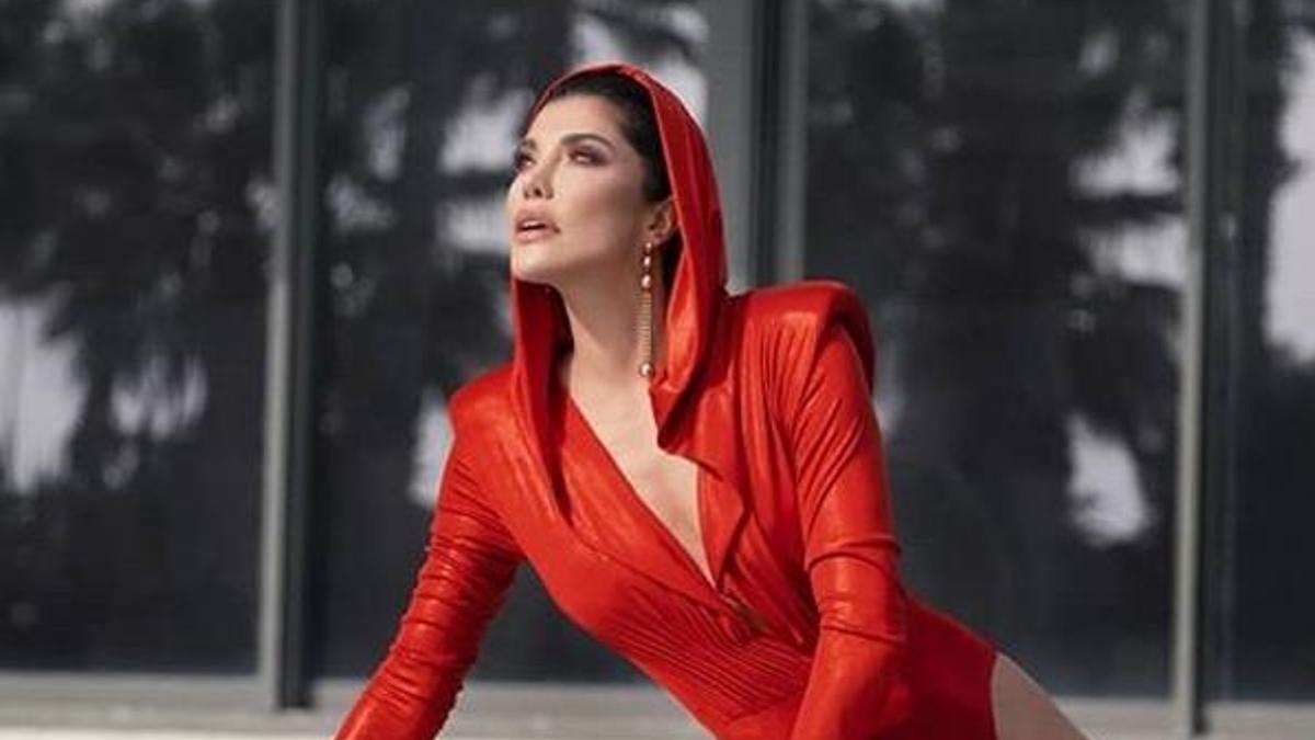 Deniz Akkaya'nın bikinili paylaşımı olay oldu