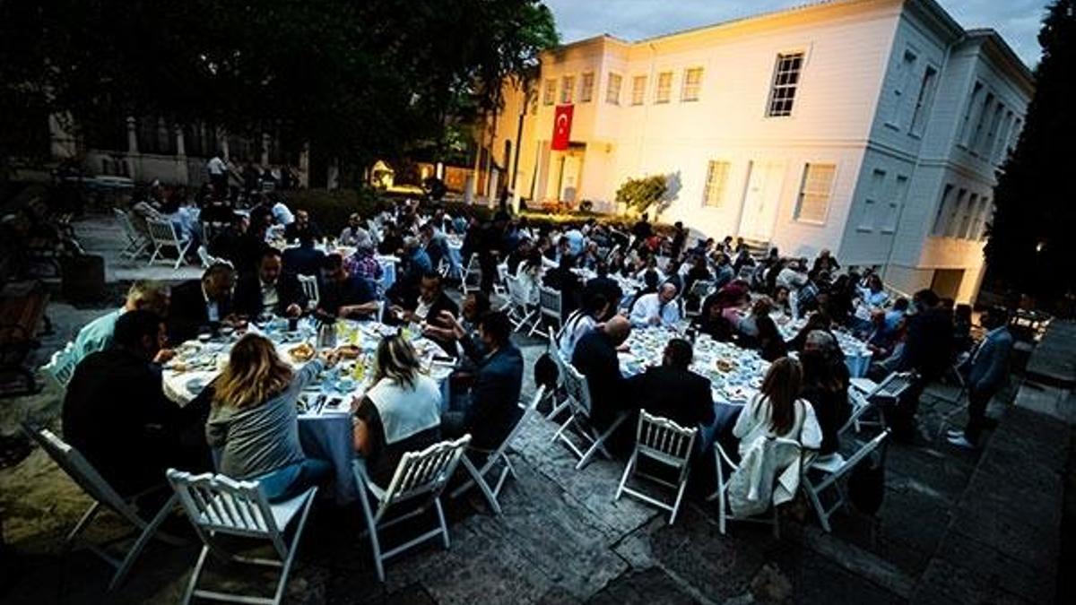 Galata Mevlevihanesi'nde iftar