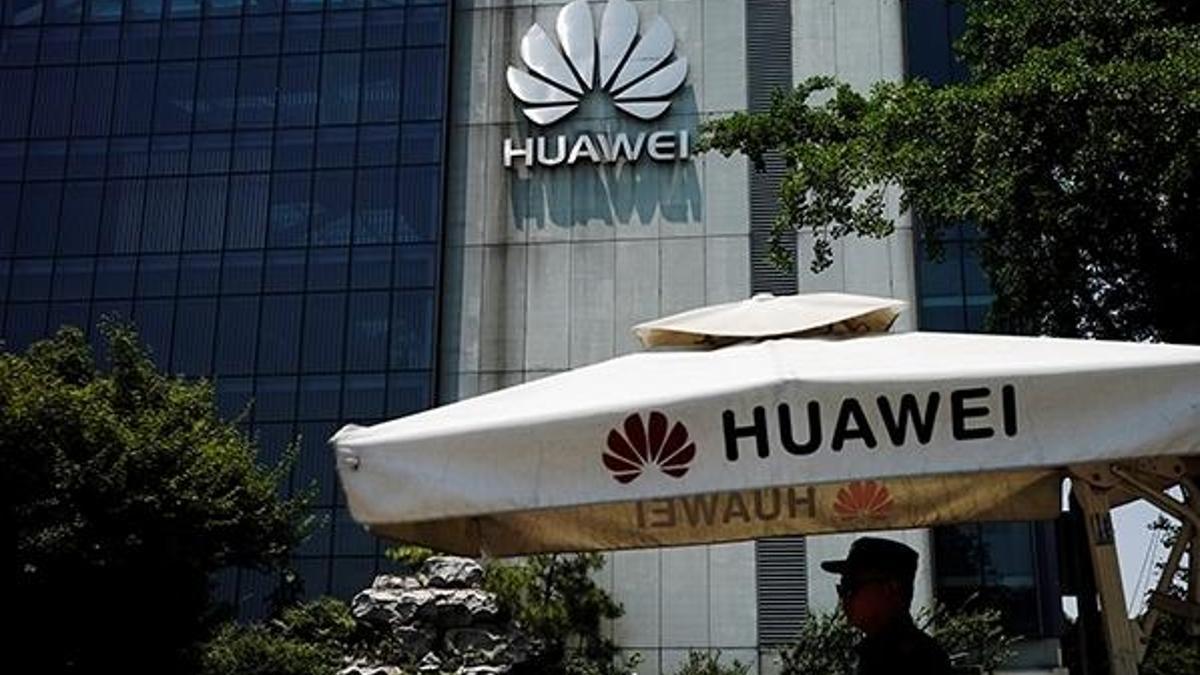 Huawei'ye bir darbe de Panasonic'ten geldi