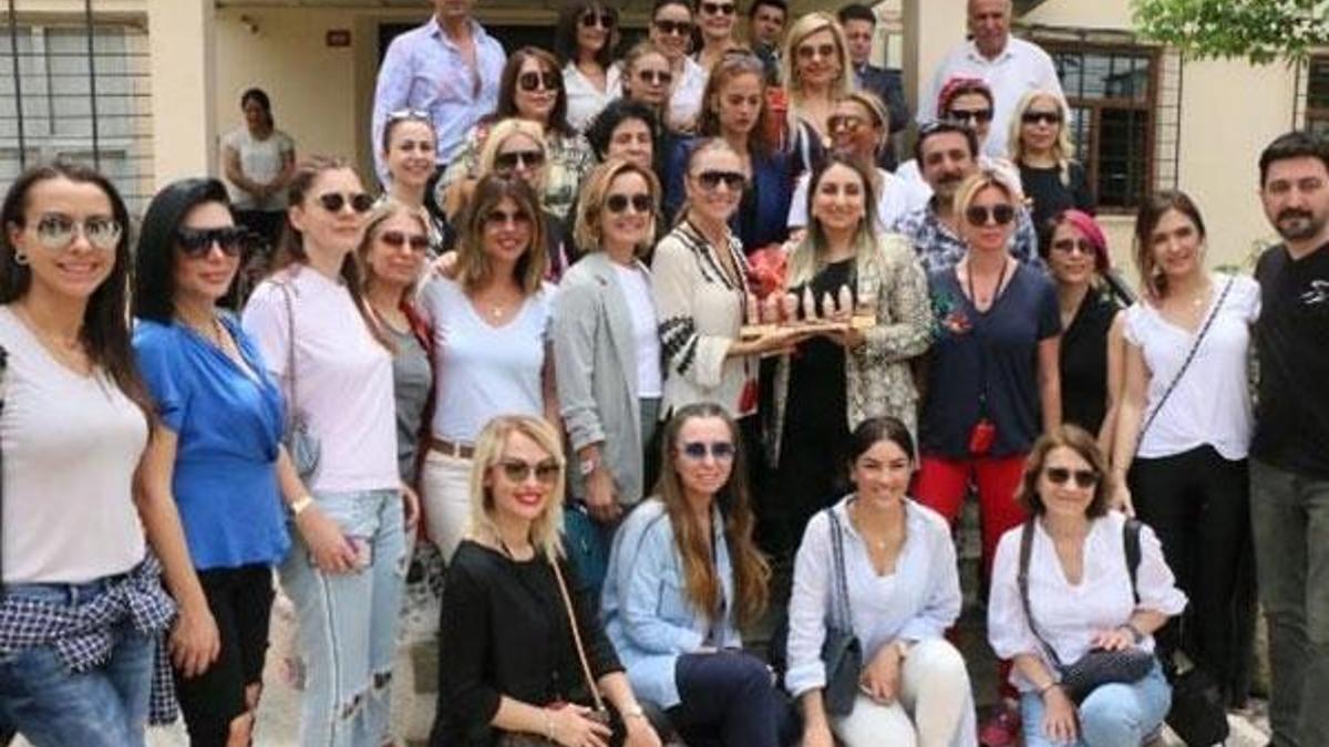 Bakan Ersoy'un eşinden 40 ünlü ile Adıyaman Müzesi'ne ziyaret