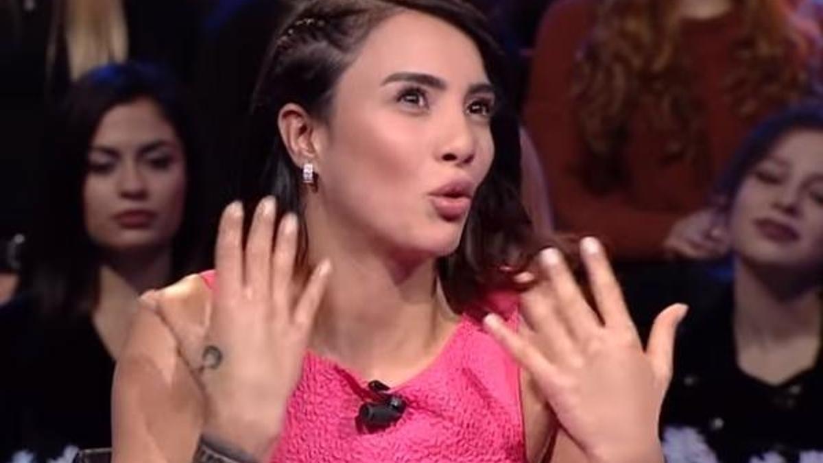 Survivor Sabriye ve Ria'dan plaj pozu!