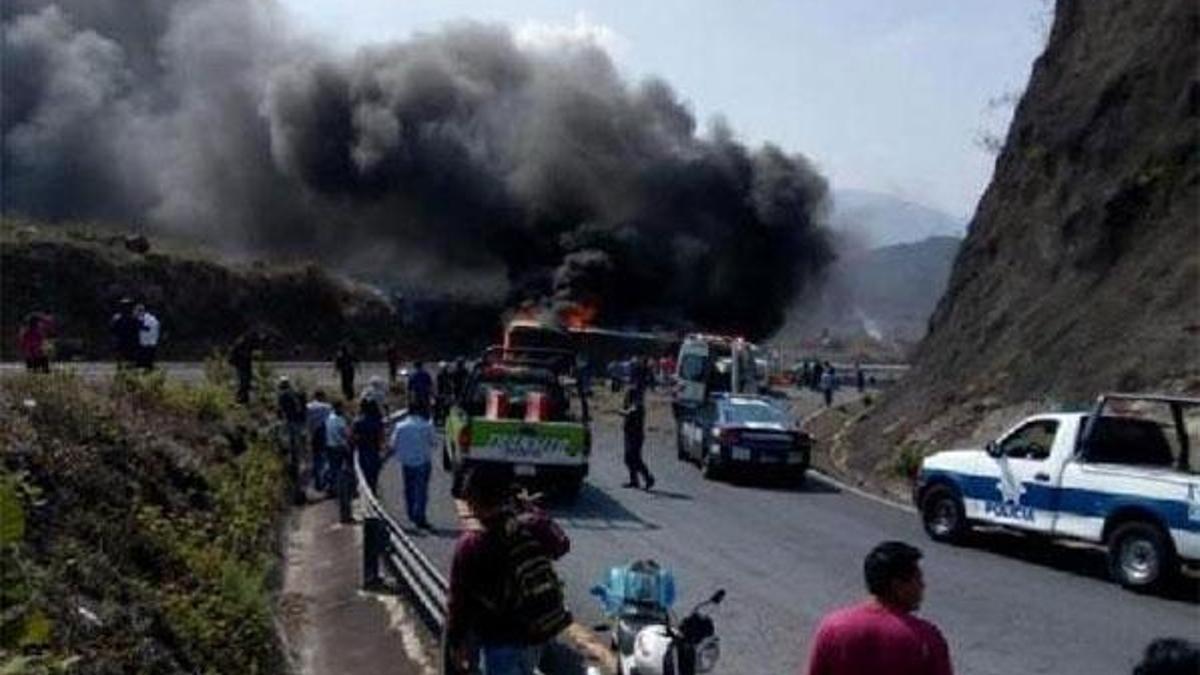 Meksika’da yolcu otobüsü ile TIR çarpıştı: 21 ölü, 30 yaralı