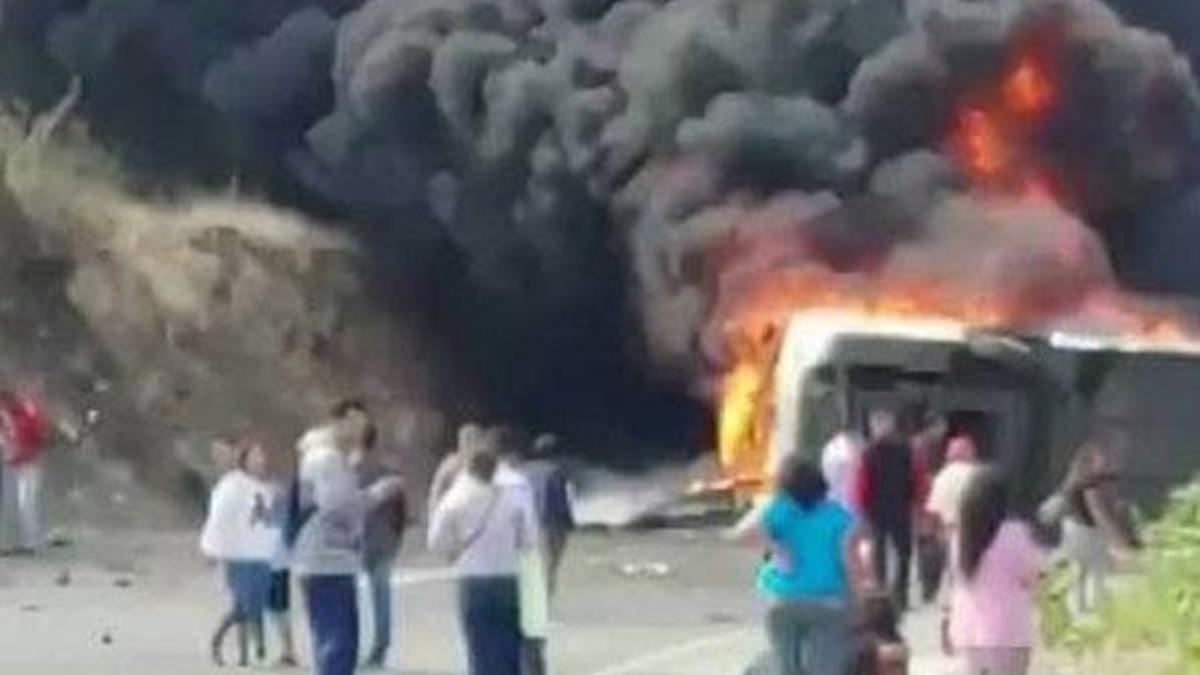 Meksika'da otobüs kazası: 21 ölü