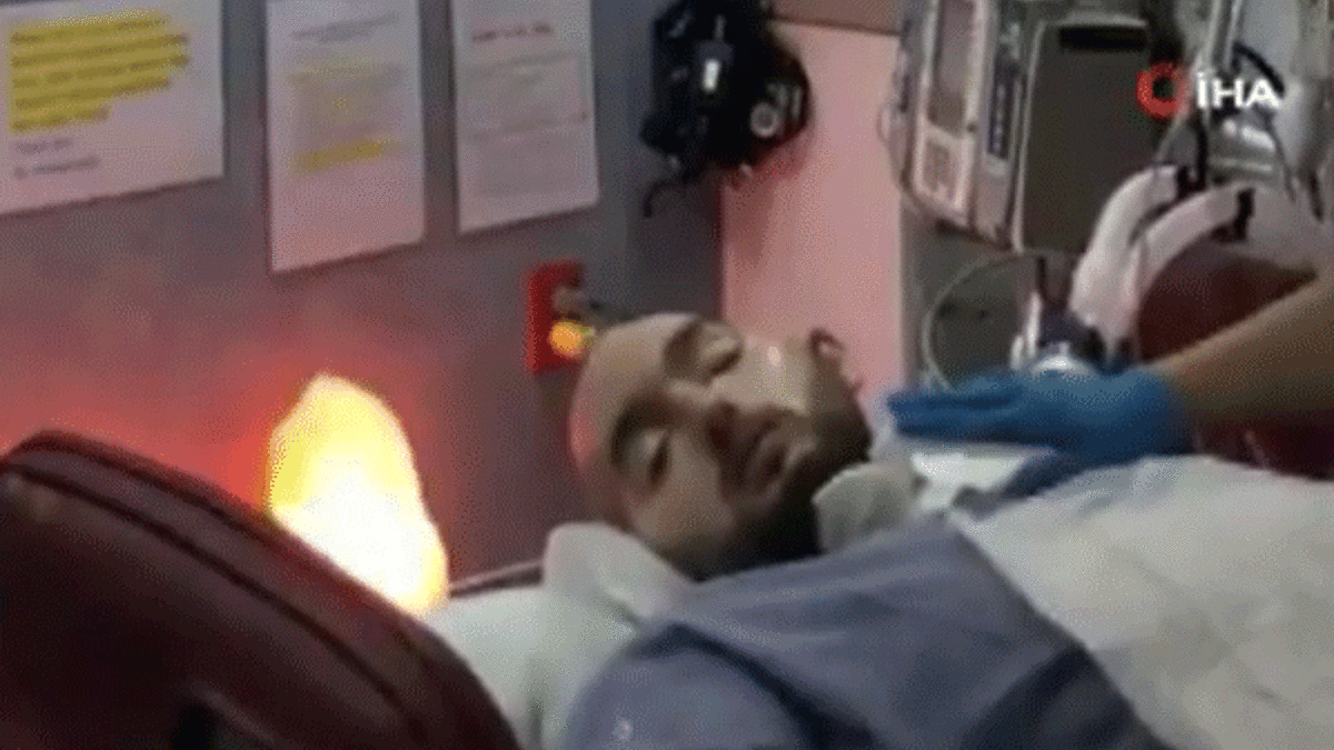 Uyuyan Suudi Prens 14 yıl sonra başını oynattı