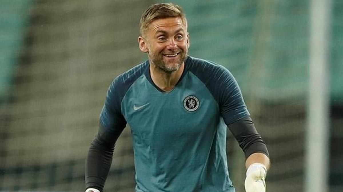 Chelsea'nin tecrübeli kalecisi futbolu bıraktı