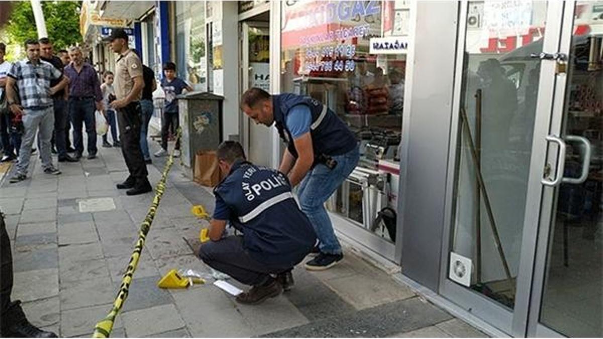 Omuz atma kavgası kanlı bitti