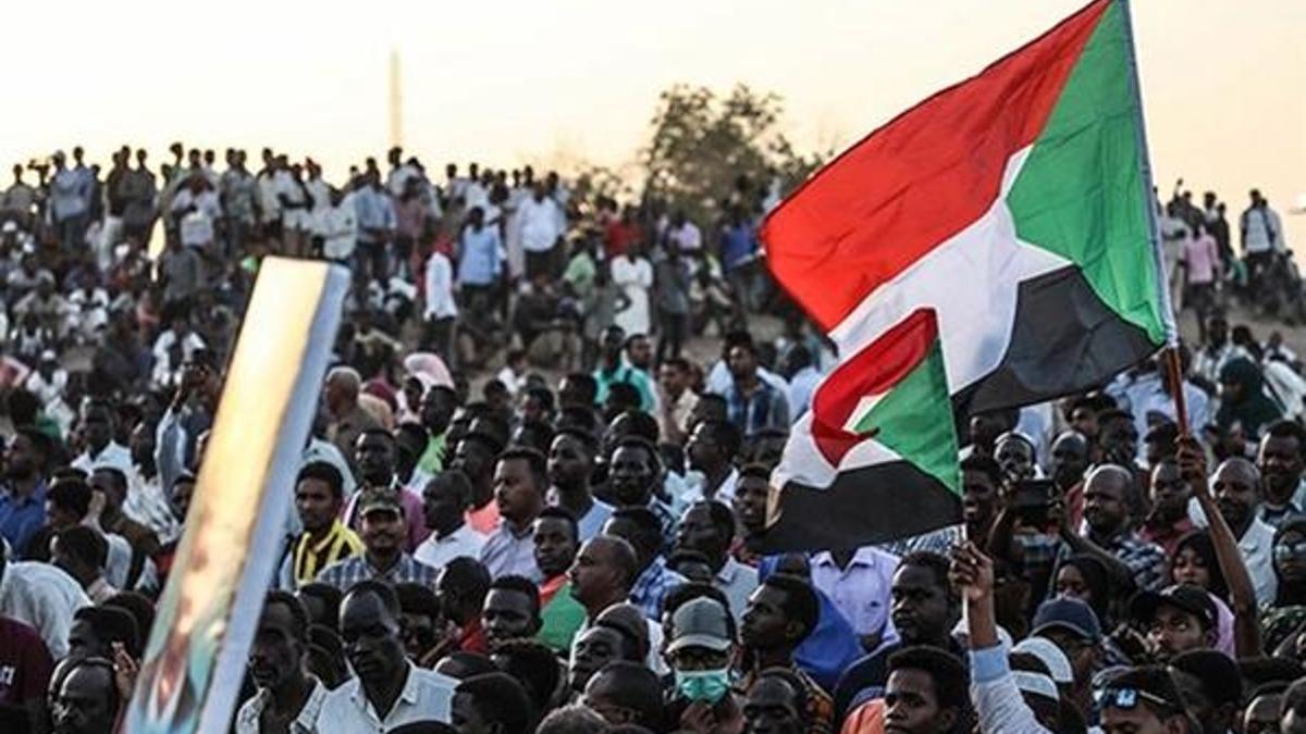 Sudan'daki Türk vatandaşlarına 'sokağa çıkmayın' çağrısı