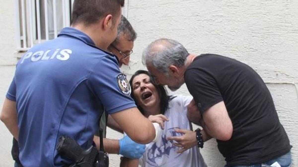 Adana'da intihar eden oğlunun ardından feryat eden anne yürekleri dağladı