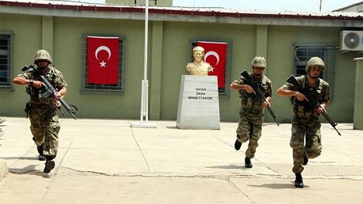Mehmetçik, bayramda da görev başında