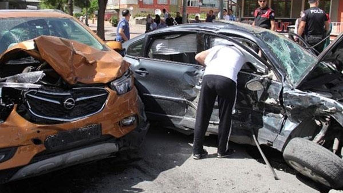 Bayram tatilinde trafik kazaları can aldı