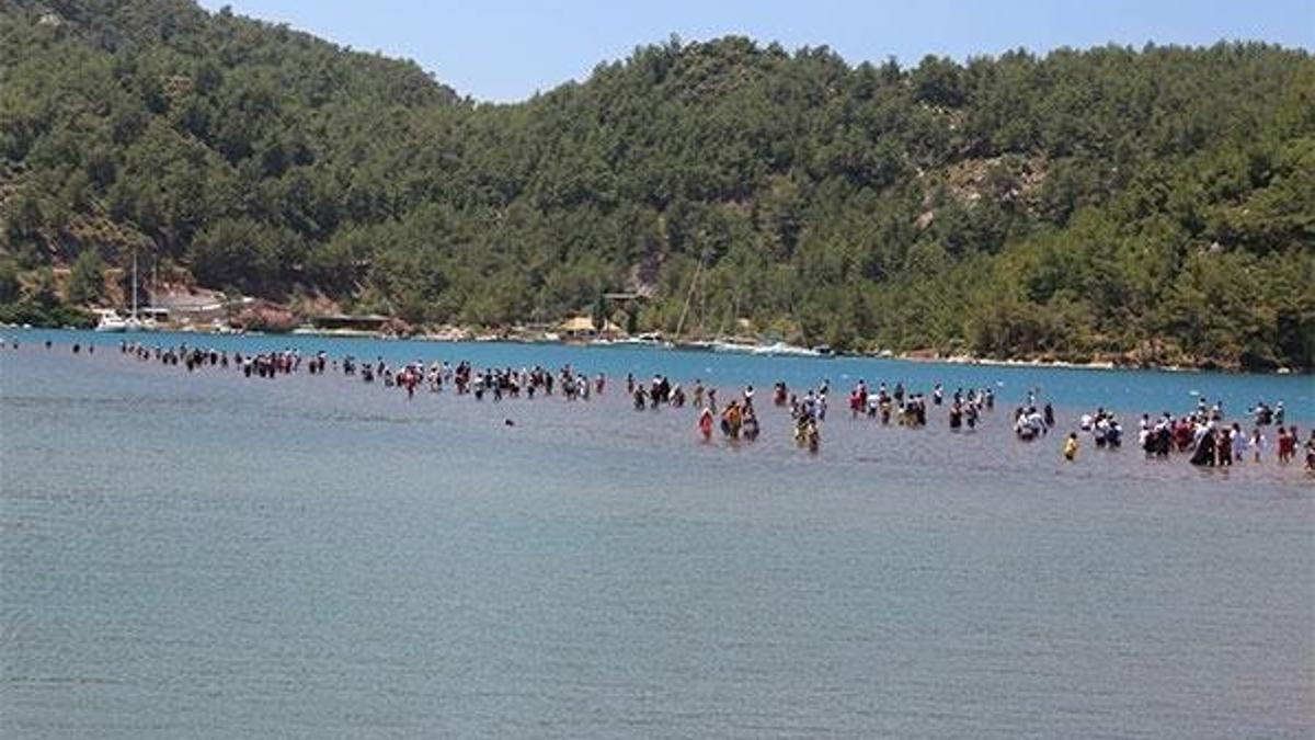 Efsaneyi duyan yerli turist oraya koştu