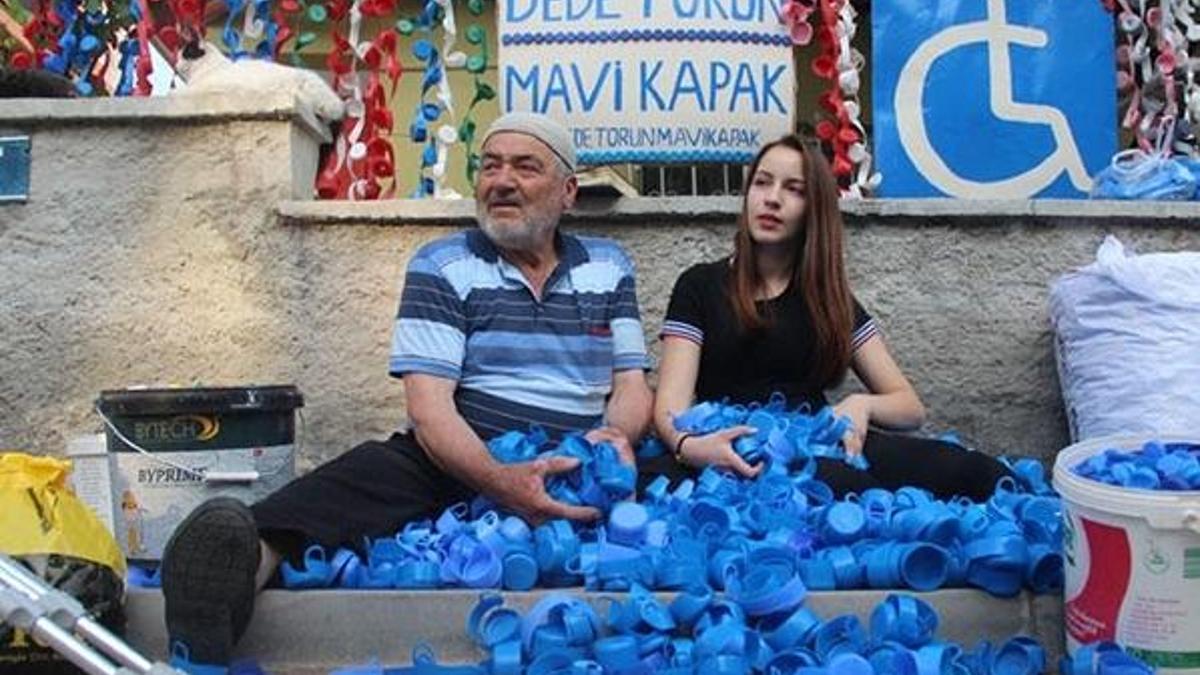 Mavi kapak toplayan dede toruna güzel haber!