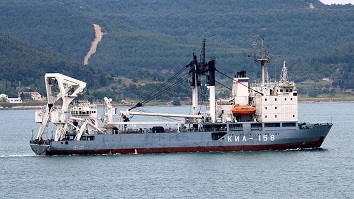 Rus askeri gemisi Çanakkale Boğazı'ndan geçti