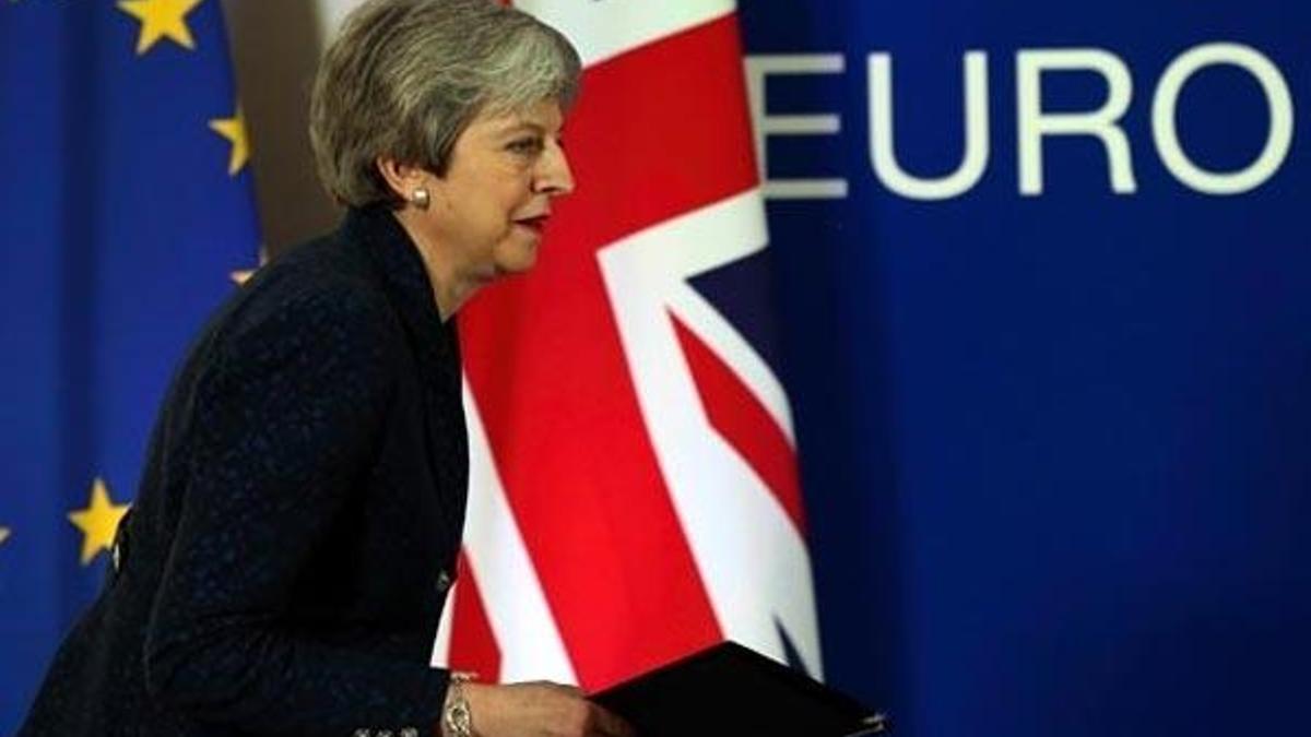 Theresa May resmen bıraktı