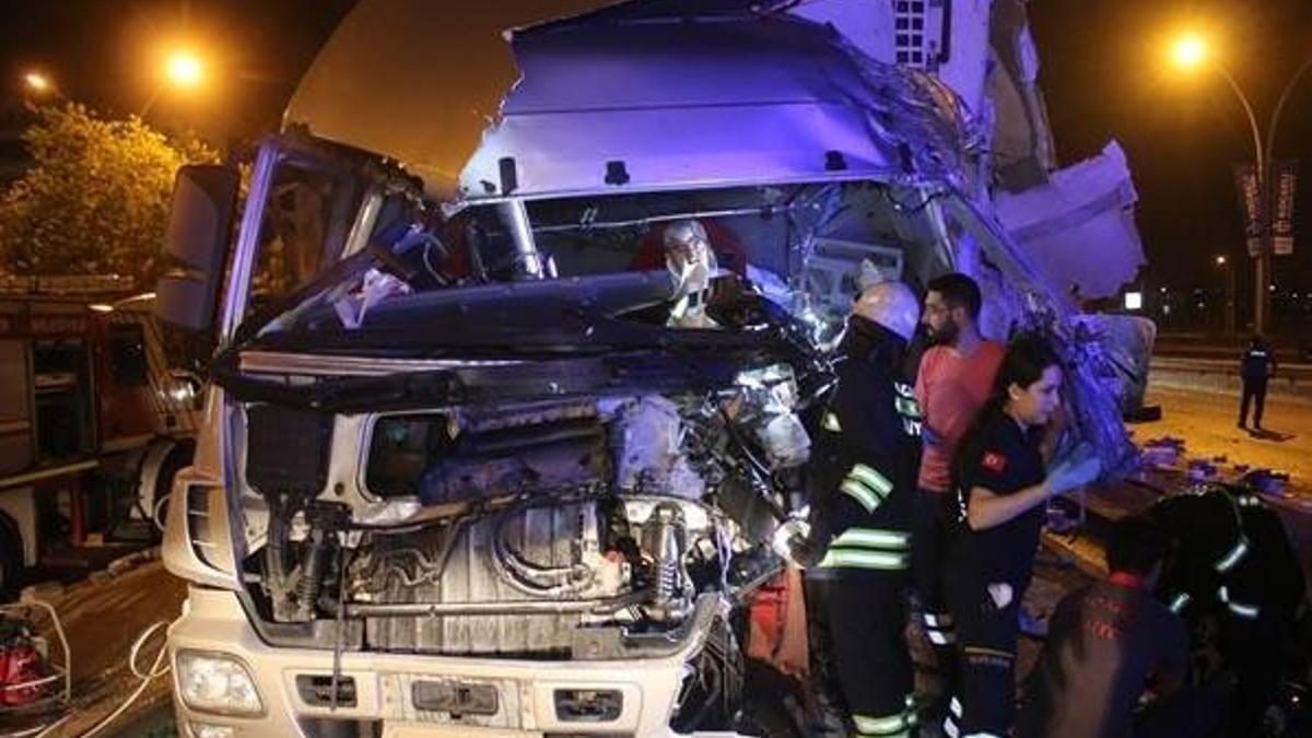 Korku dolu anlar! Sıkıştı kaldı