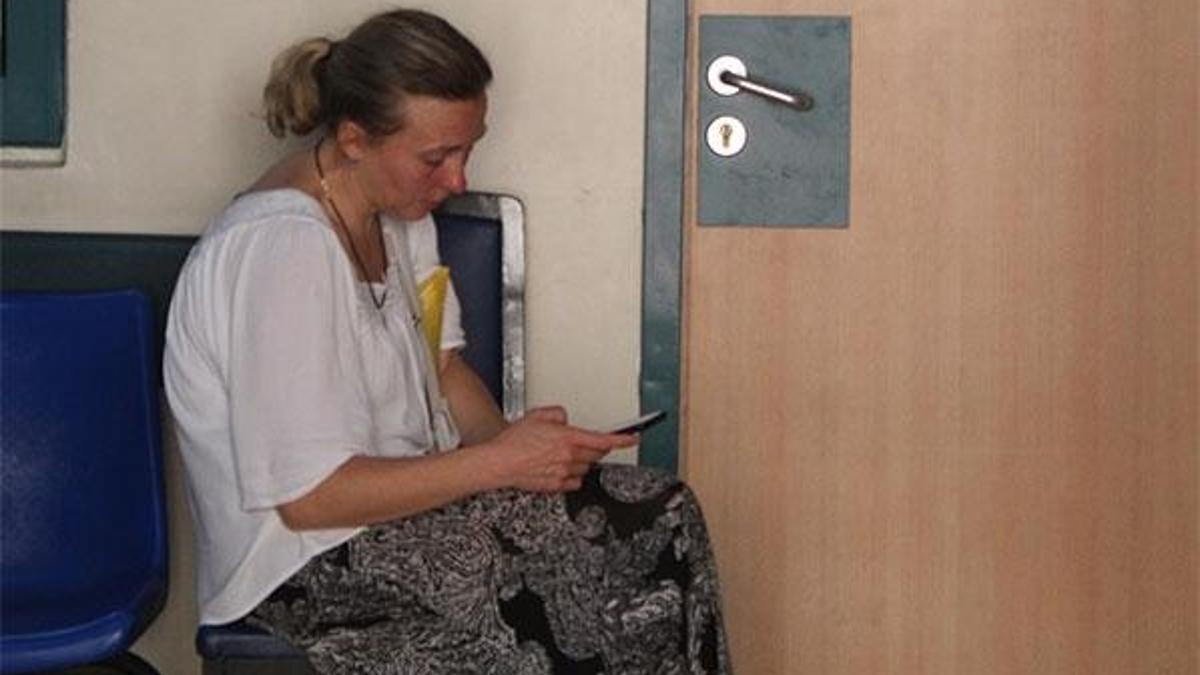 Ukraynalı kadın, pilot eşinin cenazesine son kez baktı