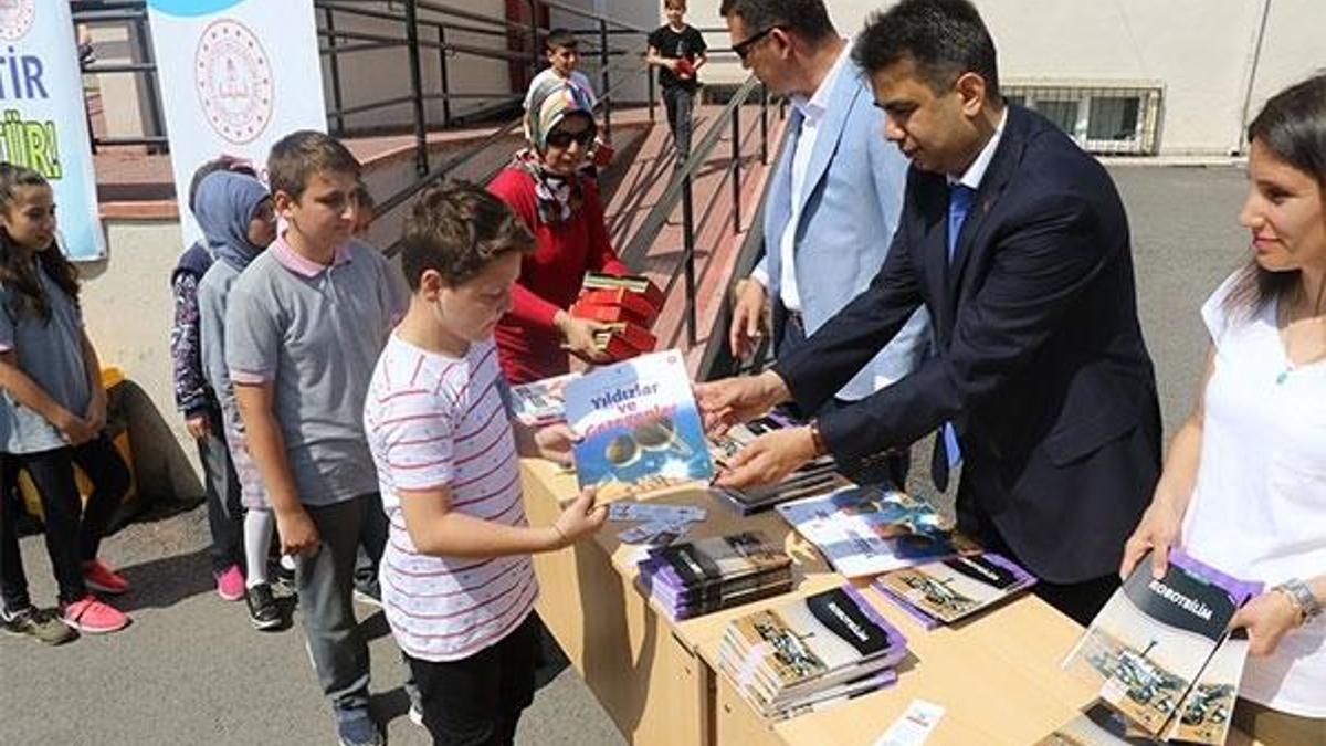 ‘Plastik şişeni getir, tatil kitabını götür’ kampanyası