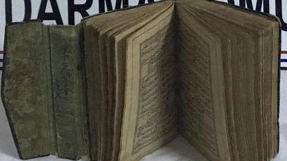 Değeri 100 bin dolar! Ali Şir Nevai'nin 15'inci yüzyıla ait şiir kitabı...