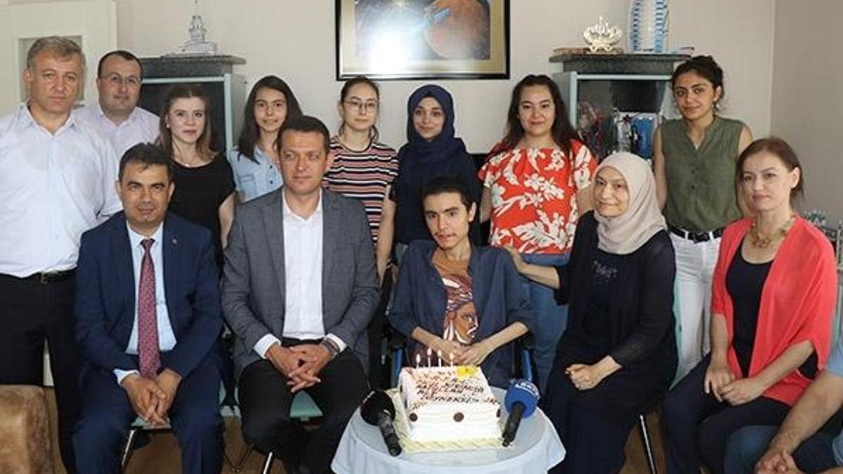 Evde eğitimle okulu birinci bitirdi