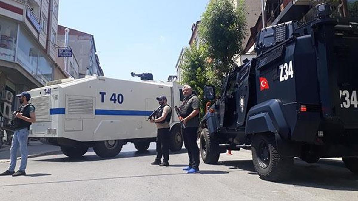 Gri listede aranan terörist dergi baskınında yakalandı!