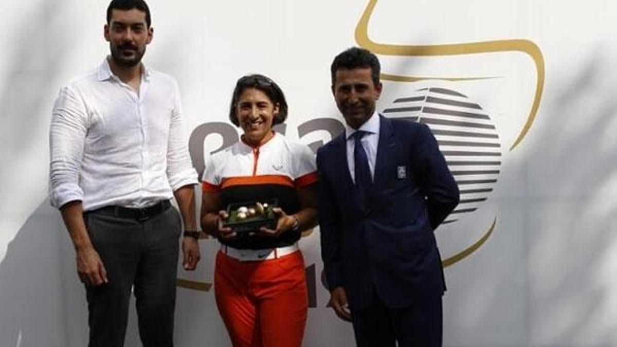 Kemer’de golf rüzgârı esti