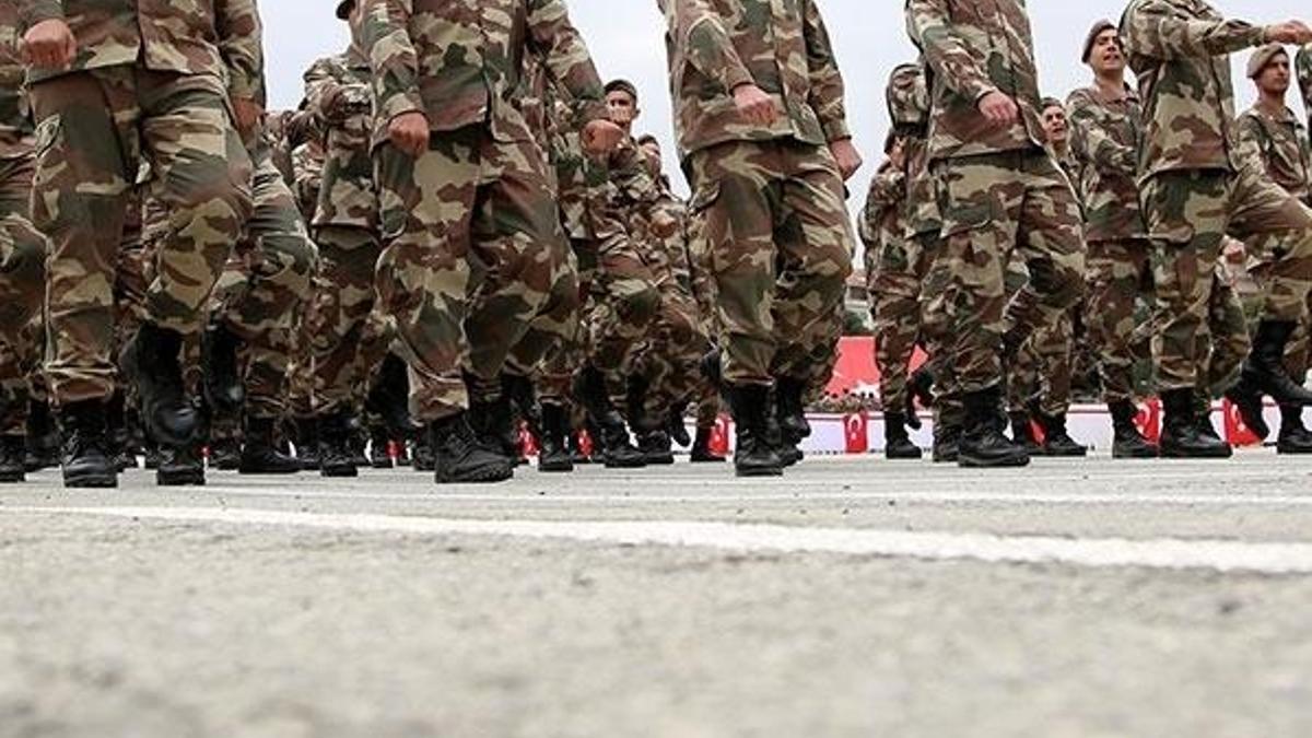 Askerlik süresini 6 aya indiren yasa teklifi kabul edildi