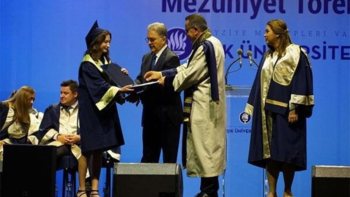 Hüsnü Güreli: Işık Üniversitesi’ndeki kızlar ışık saçtı
