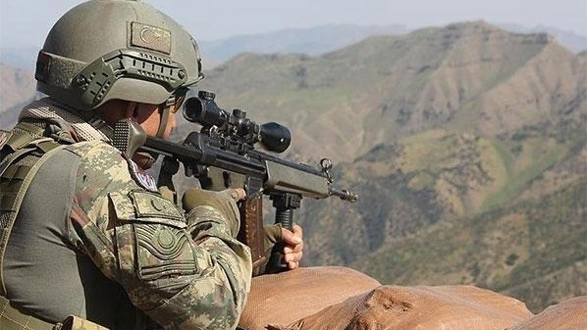 Suriye sınırında PYD/PKK'lı 4 terörist yakalandı