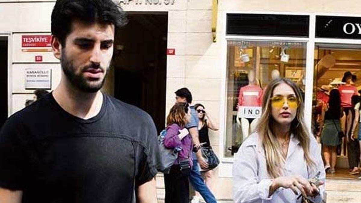 O utandı sevgilisi poz verdi!