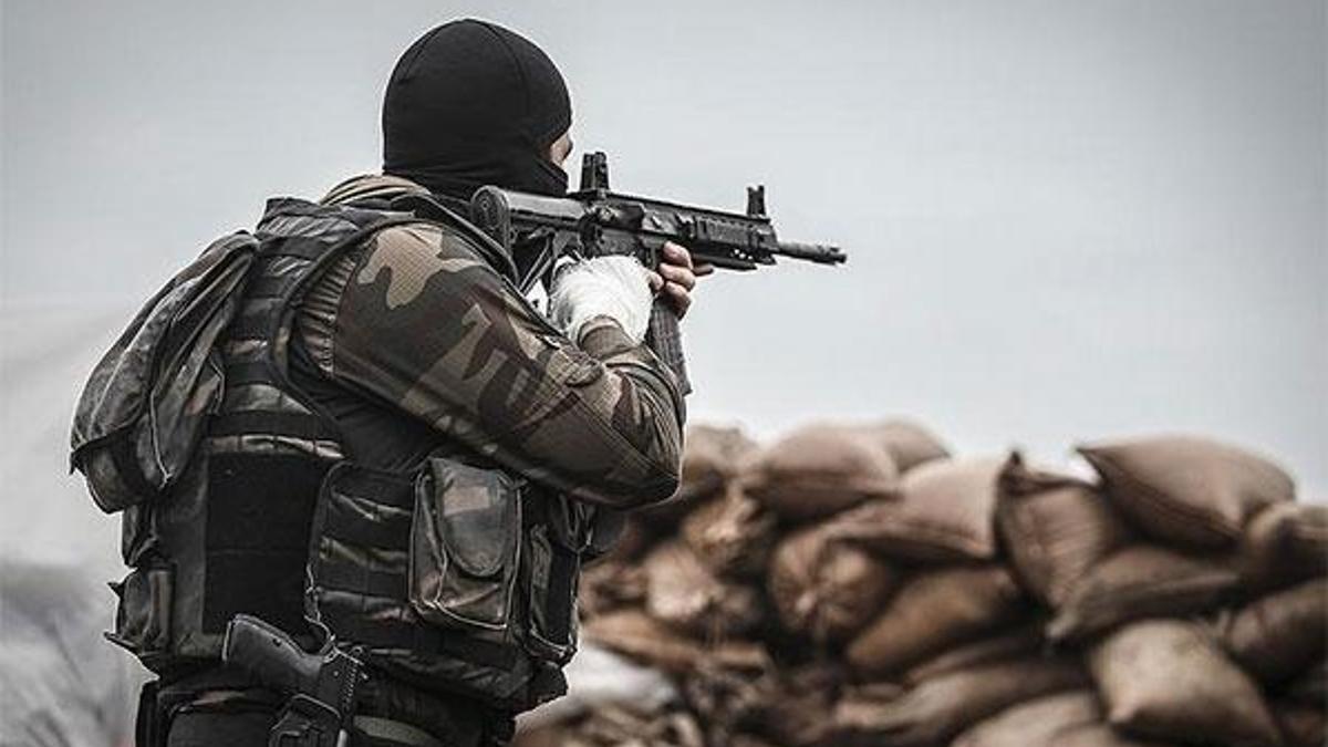 Bin 700 asker bu ikisinin peşinde!