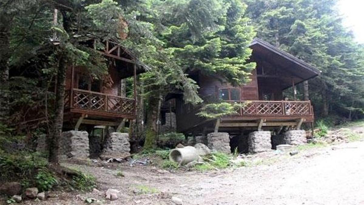 Gölcük'te, 7 milyon liraya yapılan bungalovlar sökülecek