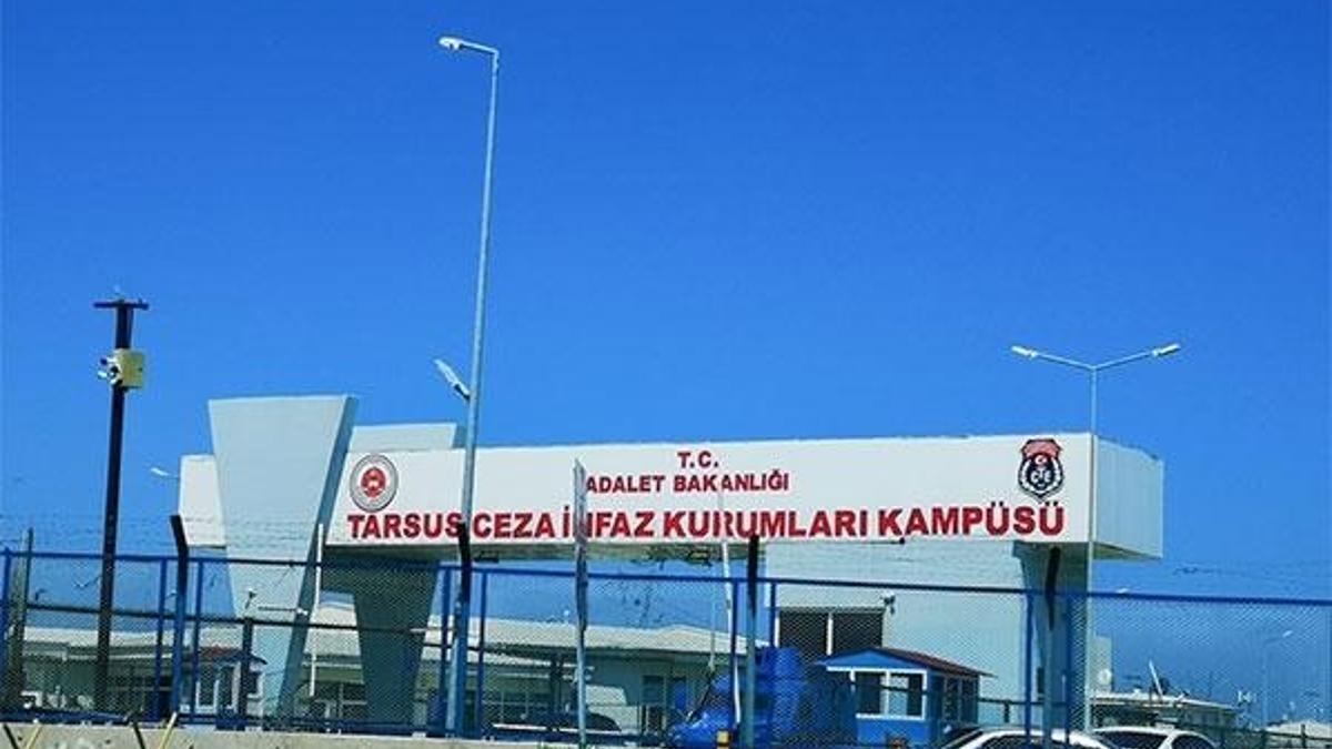 Hükümlü koğuşu ateşe verdi, 8 infaz memuru dumandan etkilendi