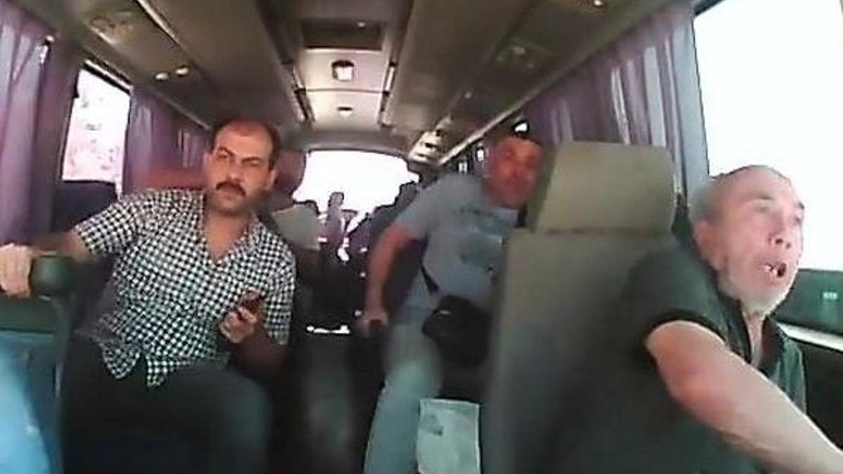 İşçileri taşıyan araç devrildi! Dehşet anları kamerada...