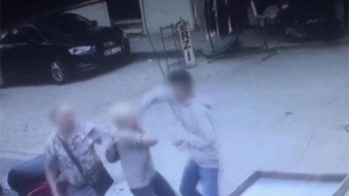 Kadın turiste kapkaç güvenlik kamerasında