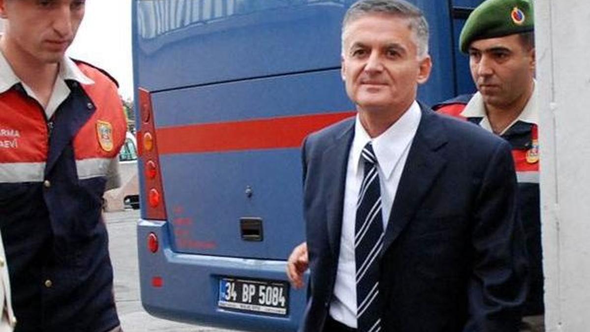 Yargıtay, 'hipnoz' davasında Üçok'a beraat kararını onadı
