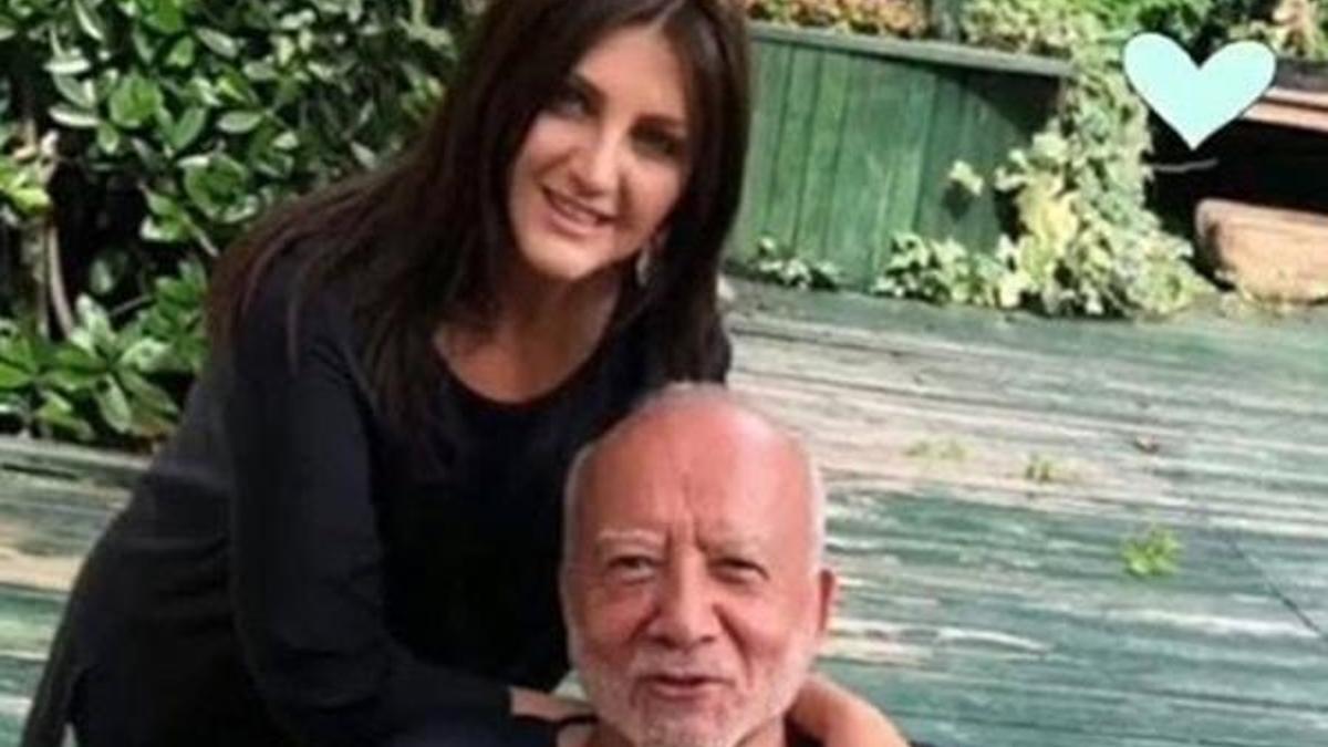 Sibel Can sanata servet döküyor