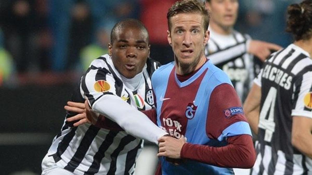 Trabzonspor'un eski golcüsü futbolu bıraktı